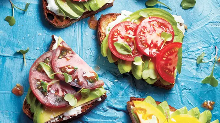 Recette avocat - tartines méditerranéennes et variantes végétariennes